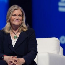 ‘Bitcoin Senator’ Cynthia Lummis Blasts Democrats For Stalling Crypto Clarity Act