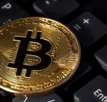 Bitcoin whales scoop up 66,700 BTC while mid-tier holders head for the exits