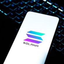 Solana Holds Near $73 As ETF Flows And Ecosystem Pilots Stay In Focus